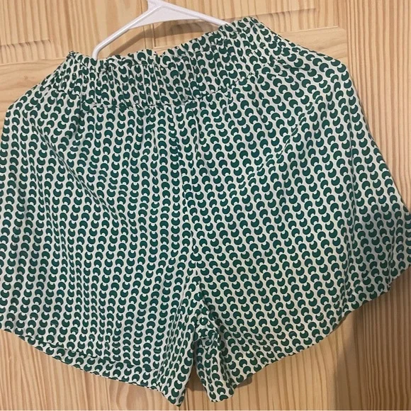 Green Patterned Women's Shorts - Picture 6 of 9